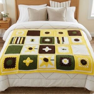NWT Handmade Crochet Daffodil Granny Square Blanket
